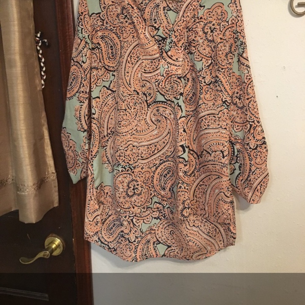 The Limited 3/4 sleeved shirt v neck medium